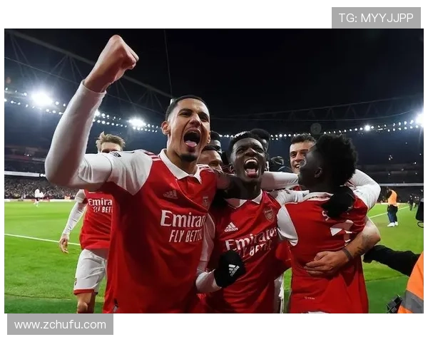 焦点大战来袭 利物浦对阵曼联 红魔白色客场战袍亮相梅尔伍德