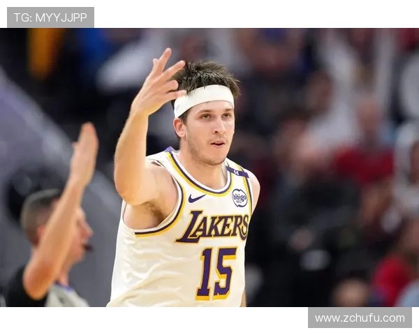 里夫斯状态低迷手感冰冷半场仅得四分湖人替补火力难以支撑